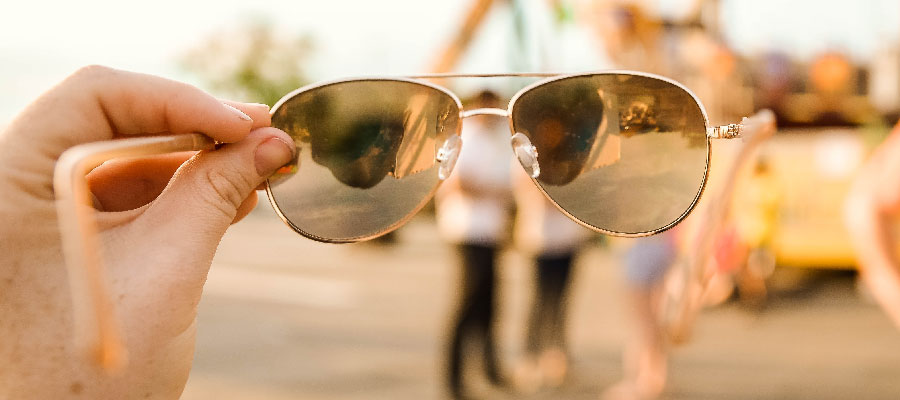 Можно ли долго ходить в солнцезащитных очках?