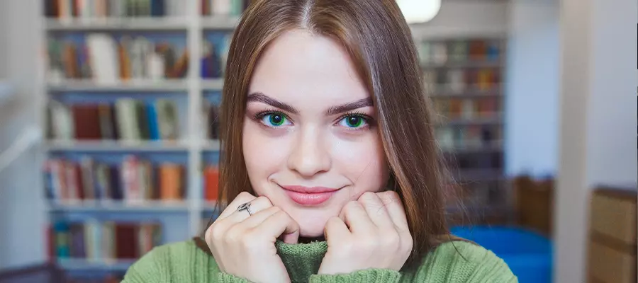 День селфи в библиотеке: какую выбрать локацию и что добавить на снимок