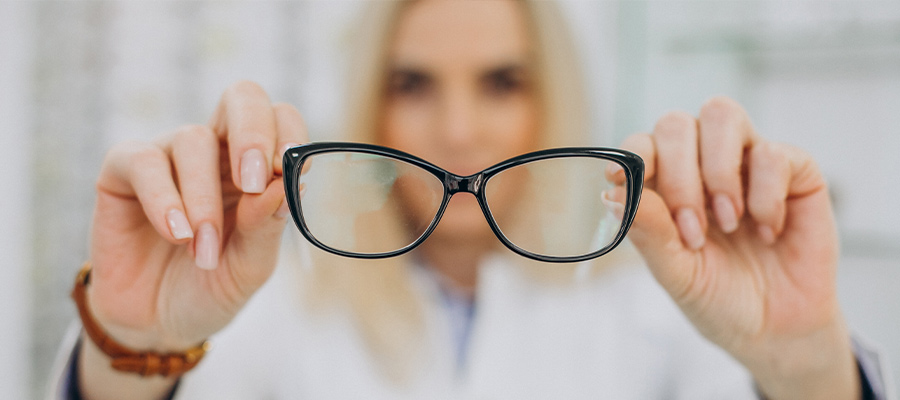 Как выбрать очки для круглого лица?