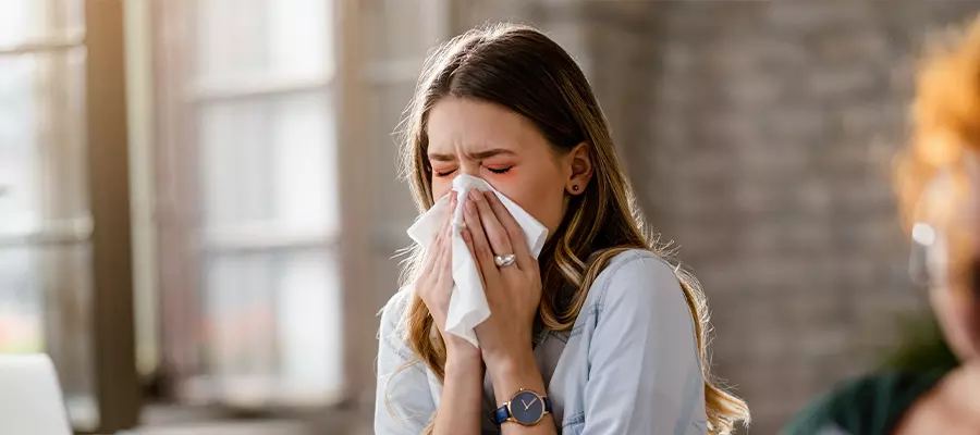 Почему шелушатся и чешутся веки Почему шелушатся и чешутся веки