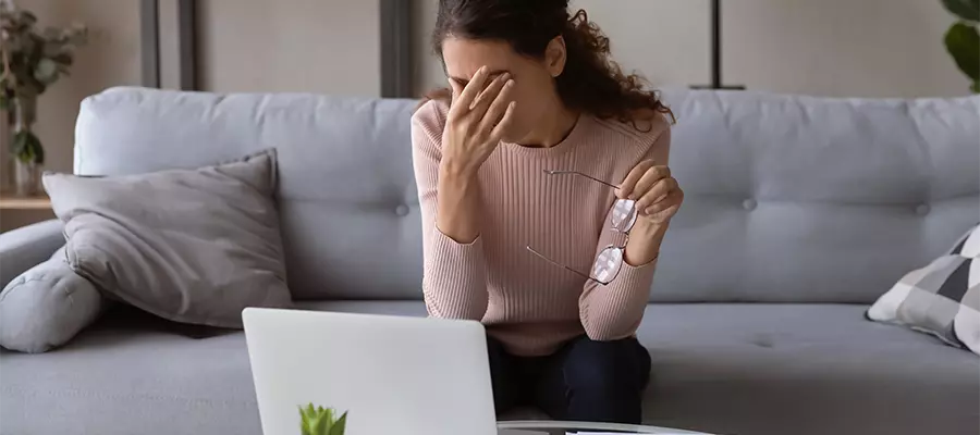 Давящая боль в глазах: причины и последствия Давящая боль в глазах: причины и последствия