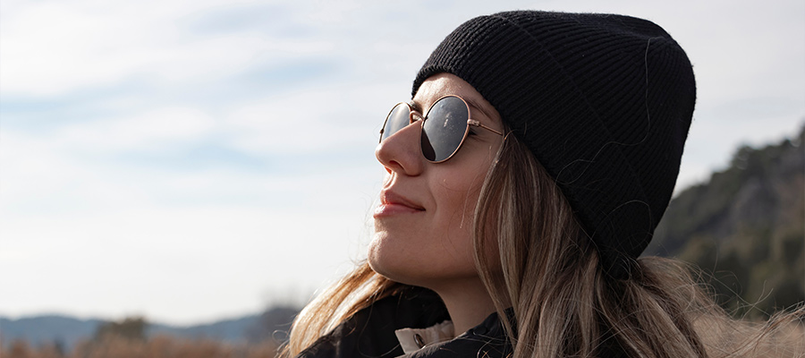 Солнцезащитные очки зимой: как носить «Ленноны» и «Авиаторы»