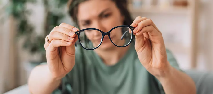 Давящая боль в глазах: причины и последствия Давящая боль в глазах: причины и последствия