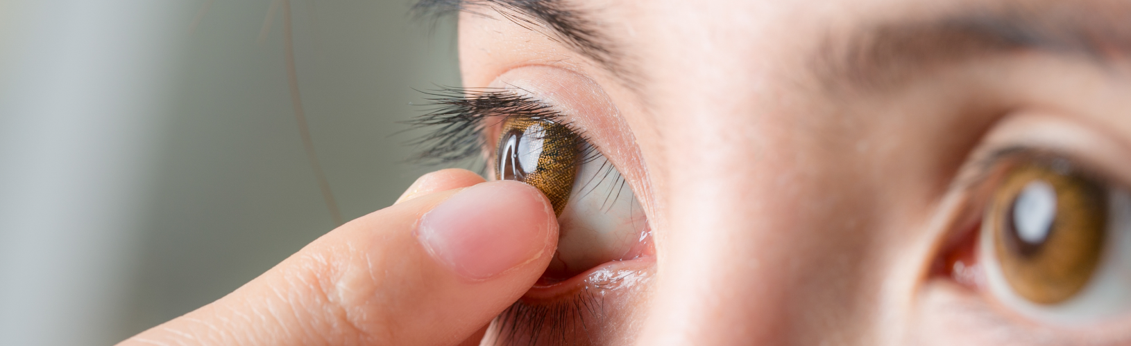 как одевать линзы