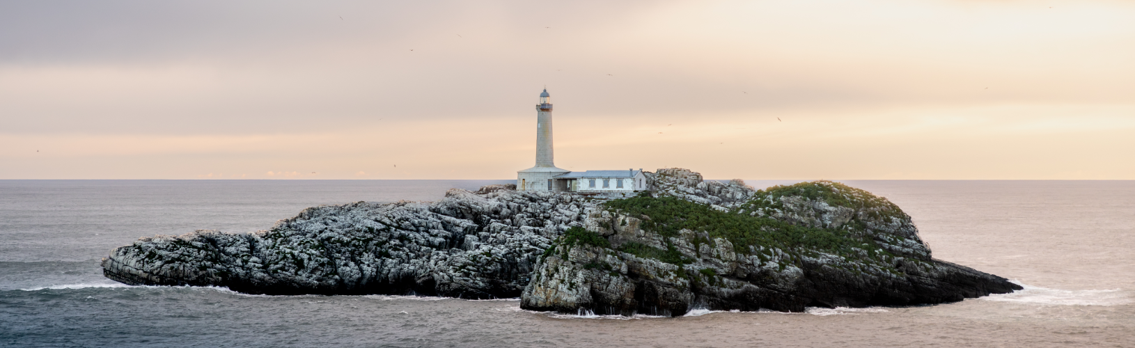 Маяк на острове Моуро
