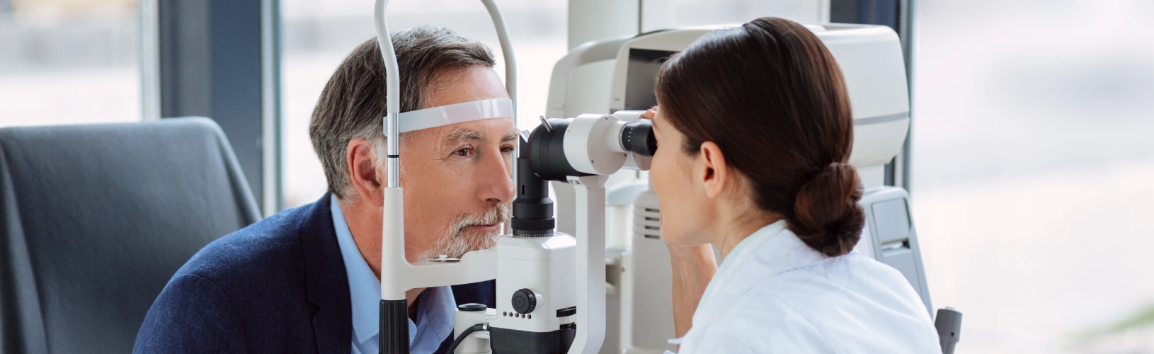 Кровоизлияние в глаз: виды, причины, лечение и когда срочно идти к врачу