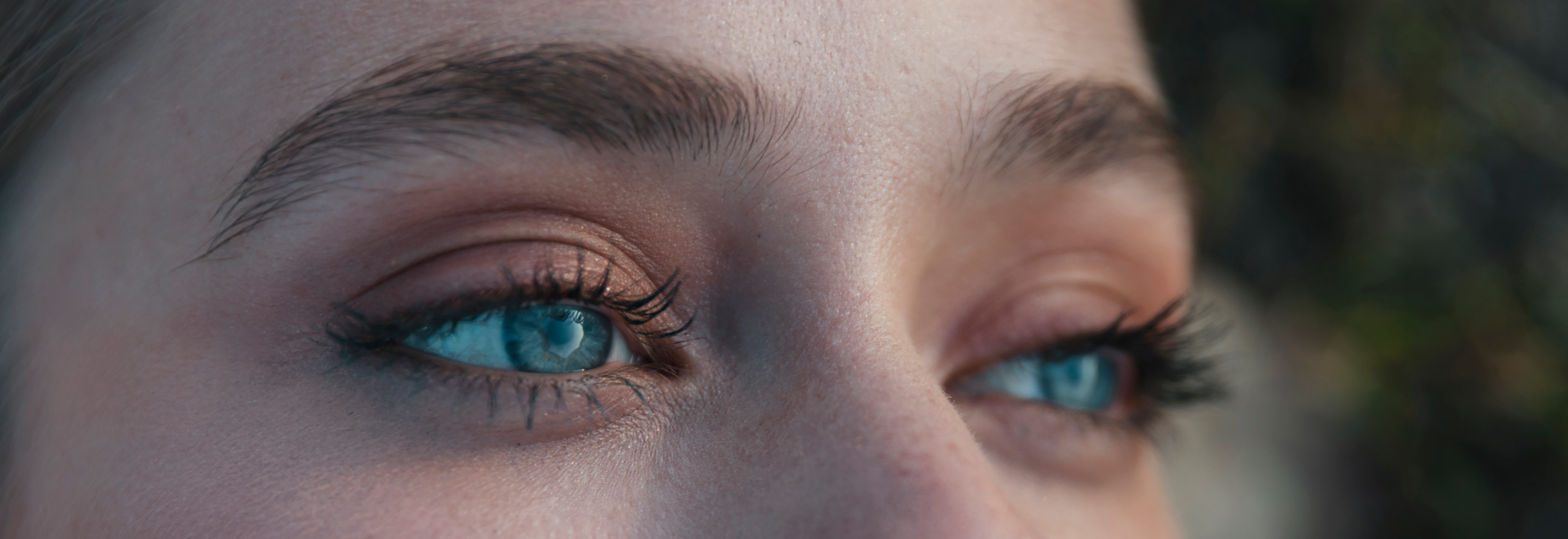 Оттеночные и цветные линзы: виды и правила подбора