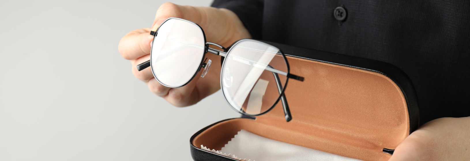 Правильное хранение очков: как сохранить линзы без царапин