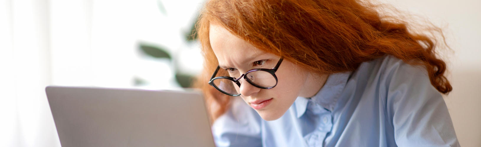 Ребенок часто моргает: причины, возможные заболевания и когда стоит обращаться к врачу