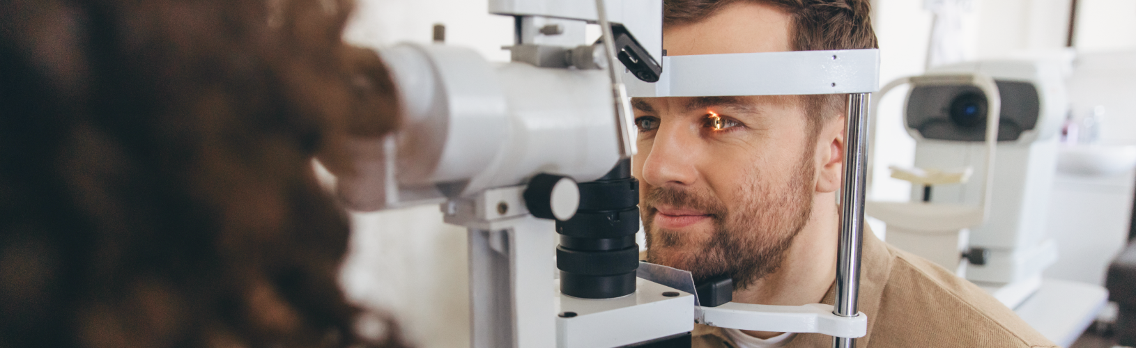 Синдром сухого глаза: причины, симптомы и лечение