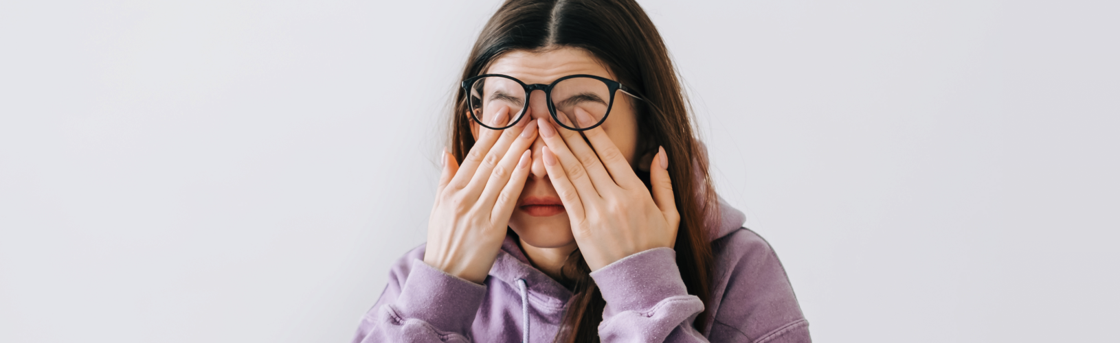 Синдром сухого глаза: причины, симптомы и лечение