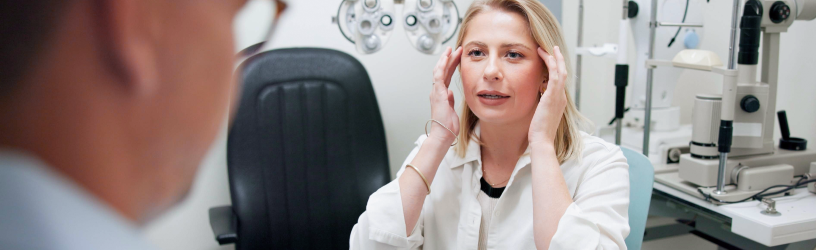 Синдром сухого глаза: причины, симптомы и лечение