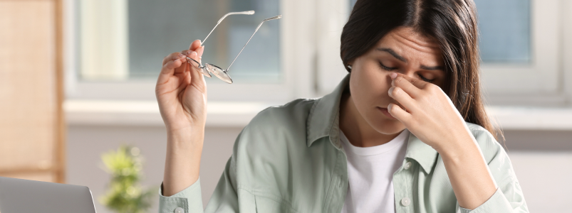 Слезятся глаза: причины, лечение и когда пора к врачу-офтальмологу