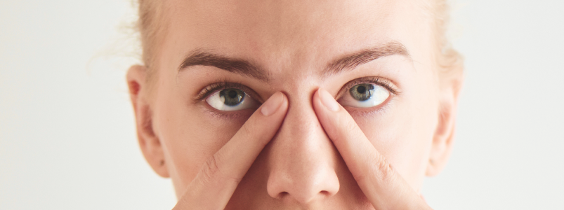 Слезятся глаза: причины, лечение и когда пора к врачу-офтальмологу