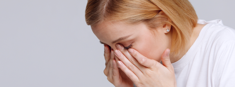 Вспышки в глазах: причины, возможные заболевания и методы лечения