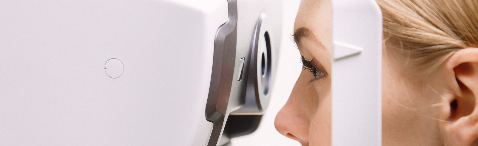 Вспышки в глазах: причины, возможные заболевания и методы лечения