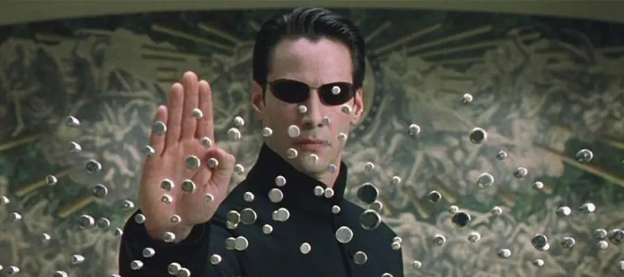 Эффектный образ в цветных линзах на Halloween