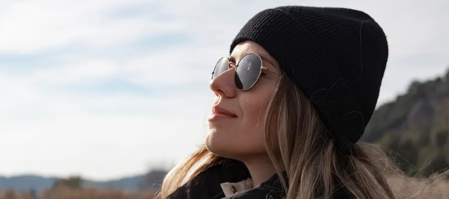Солнцезащитные очки зимой: как носить «Ленноны» и «Авиаторы»
