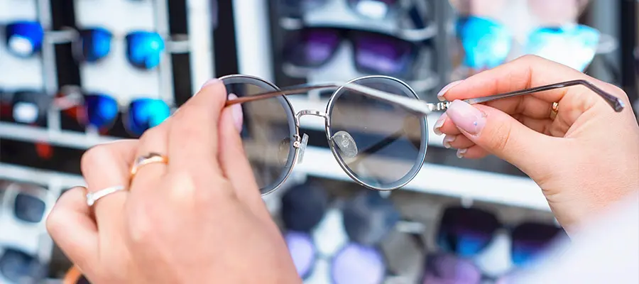 Солнцезащитные очки зимой: как носить «Ленноны» и «Авиаторы»