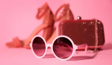 Розовые очки: кому идут и с чем носить