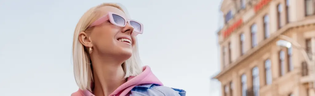 Розовые очки: кому идут и с чем носить
