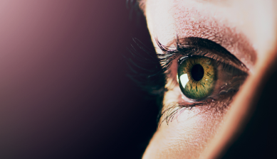 Вспышки в глазах: причины, возможные заболевания и методы лечения