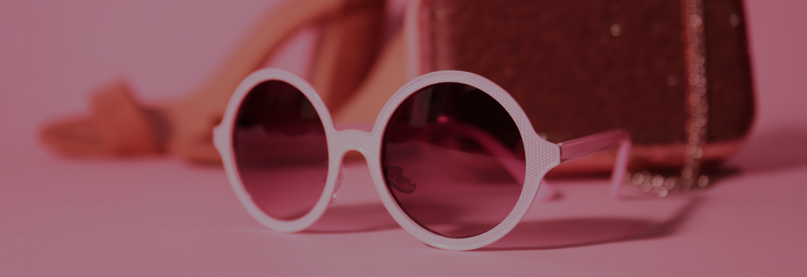 Розовые очки: кому идут и с чем носить