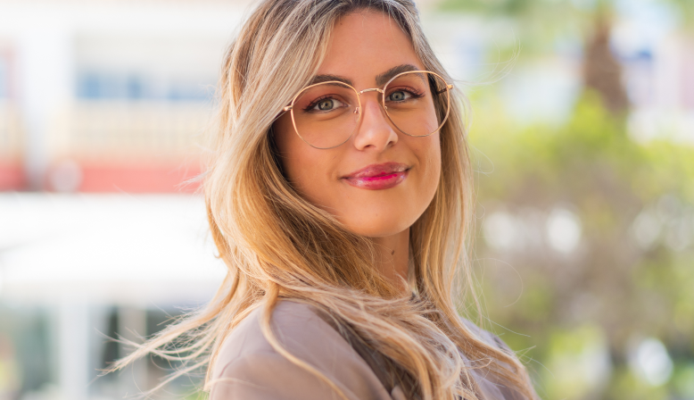 Как быть в тренде: какие очки для зрения в моде в 2019 году