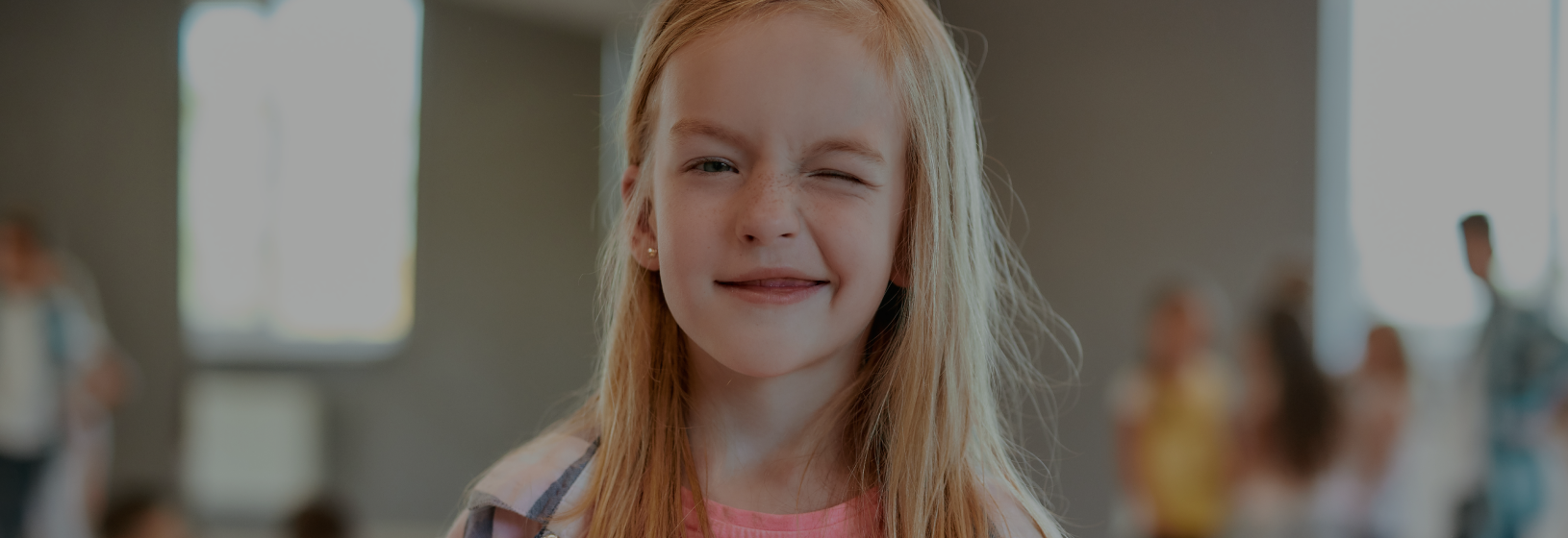 Ребенок часто моргает: причины, возможные заболевания и когда стоит обращаться к врачу