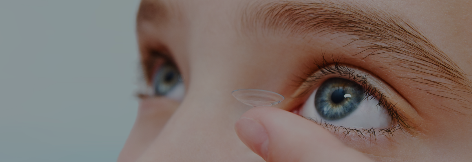 Как нужно надевать и снимать линзы