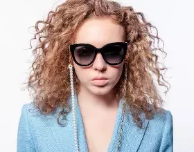 Тихая роскошь: солнцезащитные очки в черном цвете