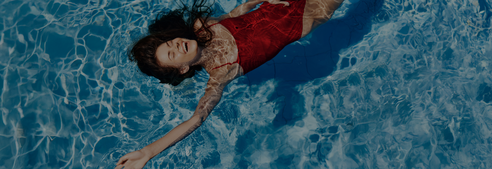 Можно ли плавать в линзах в бассейне?