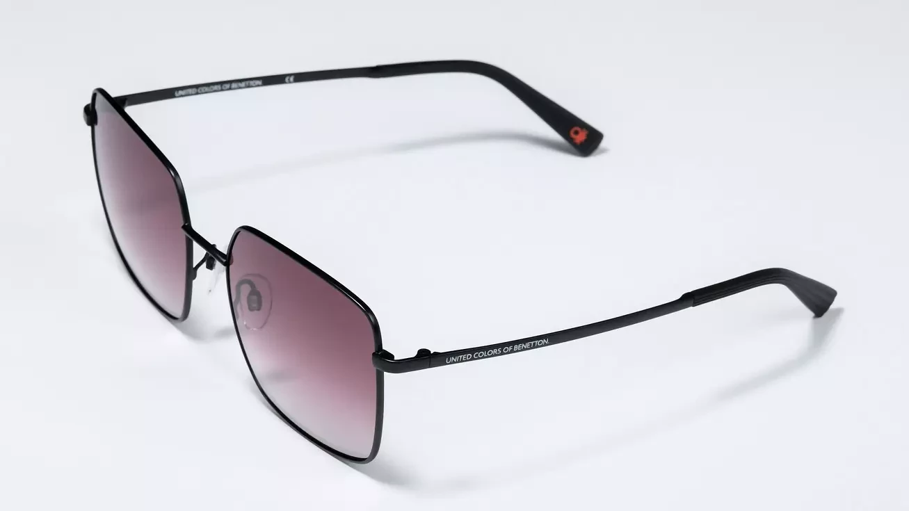 Солнцезащитные очки Benetton BE7008 001