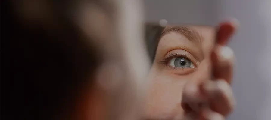 Почему отекают глаза