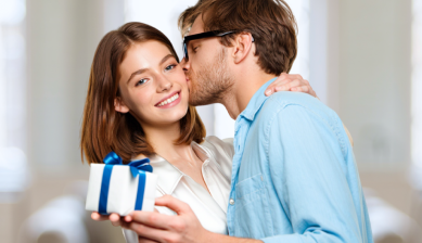 Любовь с первого взгляда: идеи подарков на 14 февраля
