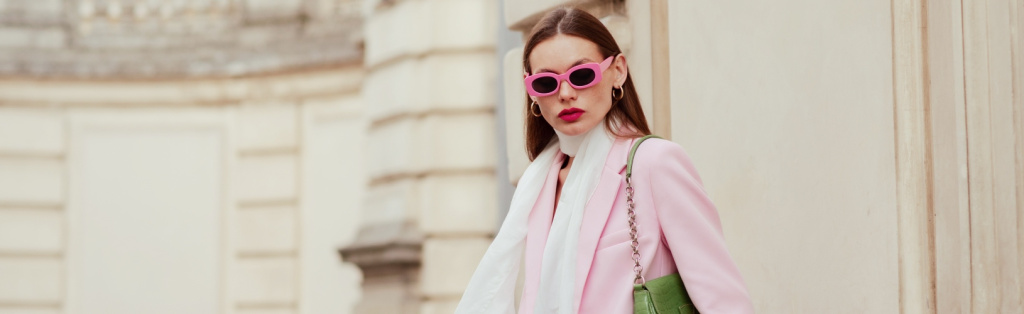 Розовые очки: кому идут и с чем носить